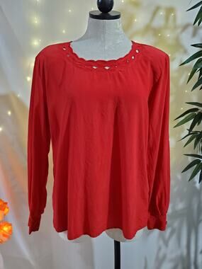 Tess Vintage 100% Silk Red Keyhole Blouse Womens Size 10 Top Holiday Event